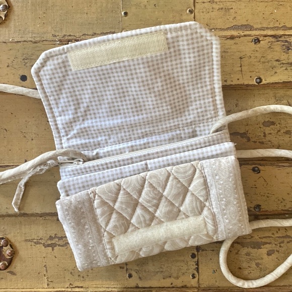 VERA BRADLEY CROSSBODY IVORY TAN NEUTRAL QUILT TRAVEL JEWELRY ORGANIZER MINI BAG - Picture 9 of 13